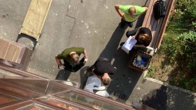 Под окнами дома в Кудрово найдена мертвая девушка - piter.tv