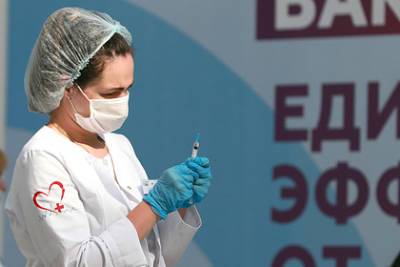 Андрей Тяжельников - Врач назвал правила вакцинации от COVID-19 в жару - lenta.ru - Москва