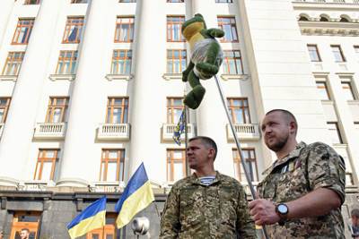 На Украине протестующие ветераны-силовики потребовали встречи с министрами - lenta.ru - Украина - Киев