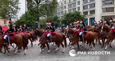 Париж отмечает День взятия Бастилии военным парадом. Видео - ru.armeniasputnik.am - Армения - Франция - Париж