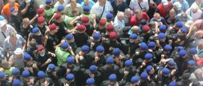 Под зданием ВР сотни военных пенсионеров устроили стычки с правоохранителями - w-n.com.ua