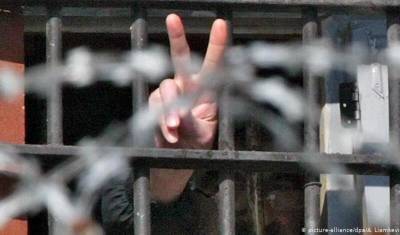 Суд в Гомеле отправил в колонию больного эпилепсией подростка за подножку силовику - newizv.ru - Гомель