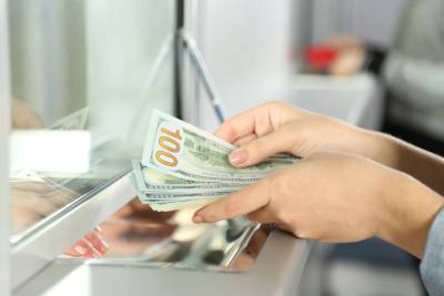 Белорусы забирают из банков валютные вклады - naviny.by - Белоруссия