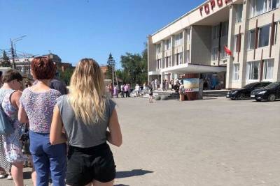 Туляки сообщают об огромной очереди в пункт вакцинации в ГКЗ - tula.mk.ru - Тула - Тульская обл.