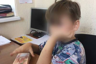 Полицейские Волгограда нашли на остановке шестилетнего мальчика с 275 тысячами рублей в кармане – Учительская газета - ug.ru - Россия - Волгоград - Волгоградская обл.
