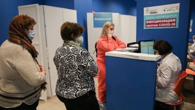 Михаил Мурашко - После вакцинации от коронавируса заболели не более 2,5% граждан — Мурашко - 5-tv.ru - Россия