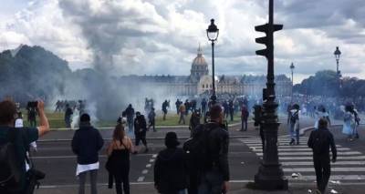 Во Франции - Масштабные протесты во Франции против антиковидных мер жестко подавляются полицией - видео - ru.armeniasputnik.am - Армения - Франция - Париж
