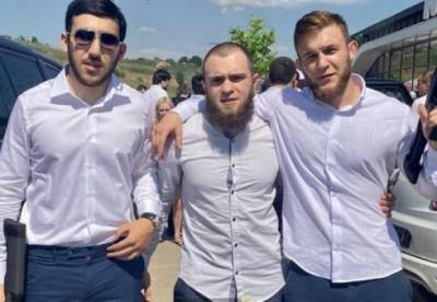 Под Одессой задержали мужчин за стрельбу из автомата на улице (видео) - facenews.ua - Украина - Одесса - Одесская обл.