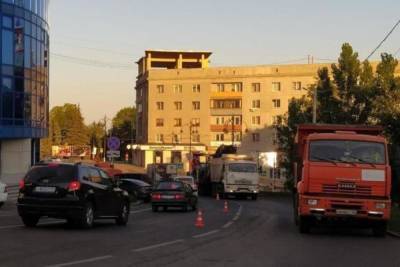 Роман Старовойт - В Курске губернатор Роман Старовойт дал старт ремонту улицы Радищева - chr.mk.ru - Курск