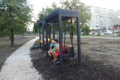 Вячеслав Володин - В сквере Гагарина укрепили качели, но дорожки к ним оставили непроходимыми - saratov.mk.ru - Саратов