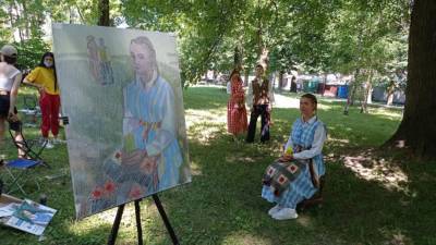 Портреты литовцев в народных костюмах создали в Смоленске при участии Союза художников РФ - obzor.lt - Москва - Россия - Смоленск - Санкт-Петербург - Литва