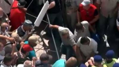 Дмитрий Разумков - В Киеве начались столкновения протестующих экс-силовиков с полицией - newzfeed.ru - Киев