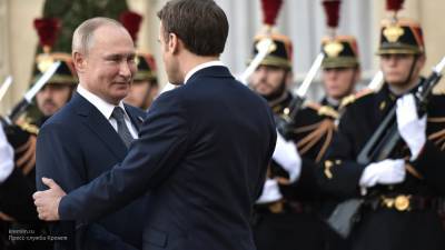 Владимир Путин - Эммануэль Макрон - Le Monde: Макрон упустил идеальный шанс подружиться с Путиным у могилы Наполеона - newinform.com - Москва - Россия - Смоленск - Франция