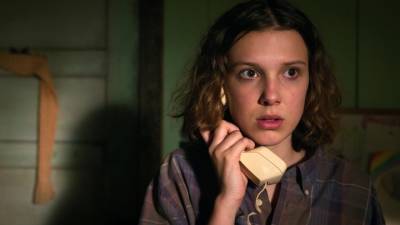 Бобби Браун - Блогер - Блогер опозорил звезду сериала "Очень странные дела" - vesti.ru