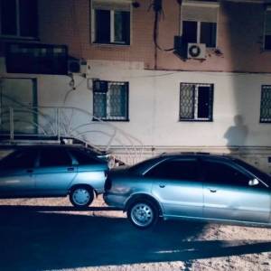В Запорожье пьяный водитель «Ауди» врезался в припаркованный автомобиль. Фото - reporter-ua.com - Запорожье