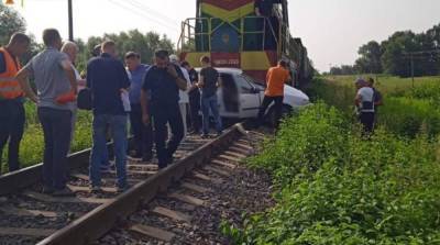 Подо Львовом поезд протаранил машину, есть жертва - ru.slovoidilo.ua - Украина - Львов - Львовская обл. - район Львовский