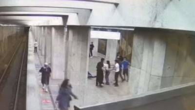 Трое мигрантов избили пассажиров в московском метро - vesti.ru - Москва - Московская обл.