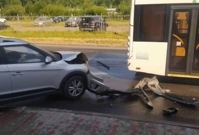 В Петербурге иномарка протаранила автобус – фото с места ДТП - online47.ru - Санкт-Петербург