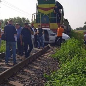 Во Львовской области поезд протаранил автомобиль: погибла водитель. Фото - reporter-ua.com - Украина - Львовская обл. - район Львовский