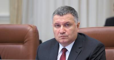 Екатерина Гандзюк - Арсен Аваков - Сергей Стерненко - "Вали с чертями в ад": под зданием МВД собрались "праздновать" отставку Авакова - focus.ua - Украина - Киев