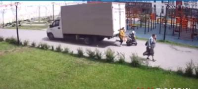 В Тюмени водитель «Газели» снёс женщину с коляской - gazeta.a42.ru - Тюмень - Тюменская обл.