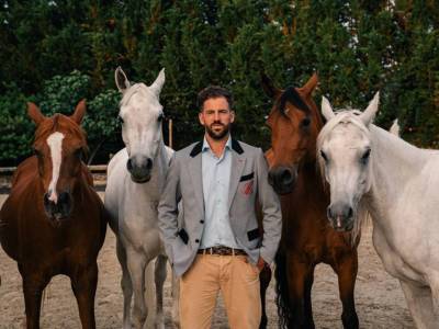Заклинатель лошадей: как Санти Серра Кэмпс продвигает идею свободы в конном спорте - skuke.net