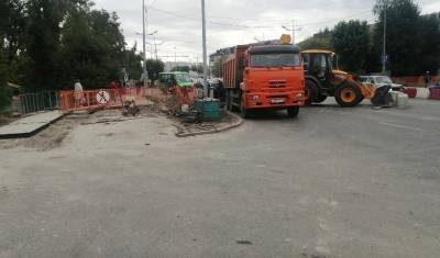 В Тюмени на улицах Мориса Тореза и Червишевский тракт крупная пробка из-за ремонта - nashgorod.ru - Тюмень
