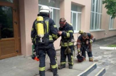 Спасатели бросились на помощь 12-летнему киевлянину: "в многоэтажке попал..." - politeka.net - Украина - Киев - Киевская обл.