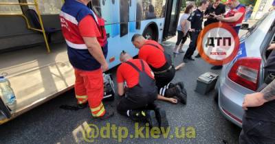 В Киеве водитель троллейбуса умер за рулем (ФОТО) - dsnews.ua - Украина - Киев