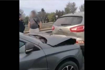 В Новомосковске рядом с Линией столкнулись три легковушки - tula.mk.ru - Крым - Тула - Новомосковск