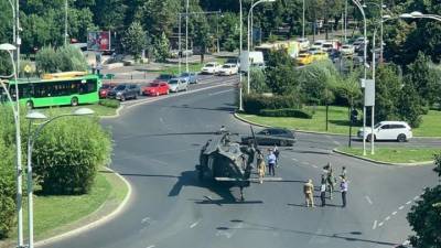 ЧП. Вертолет ВВС США аварийно приземлился в центре Бухареста - vesti.ru - США - county Black Hawk - г. Бухарест