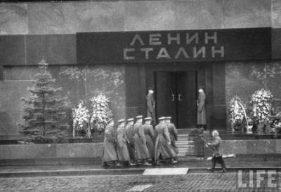Ленин-Сталин: как мавзолей стал «двухместным» - russian7.ru