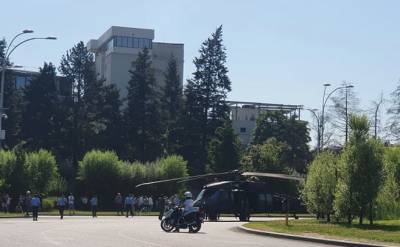 Шарль Де-Голль - Вертолёт ВВС США аварийно сел в центре Бухареста прямо на дорогу - reendex.ru - США - Румыния - county Black Hawk - г. Бухарест