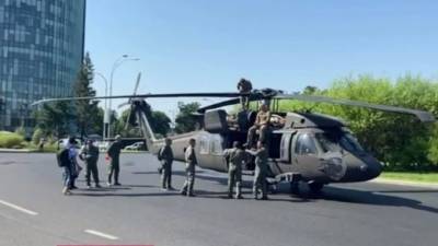 Вертолет ВВС США совершил вынужденную посадку в Бухаресте - piter.tv - США - Румыния - county Black Hawk - Филиппины - г. Бухарест