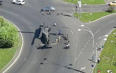Шарль Де-Голль - В центре Бухареста аварийно сел вертолет США - korrespondent.net - США - Украина - Румыния - county Black Hawk - г. Бухарест
