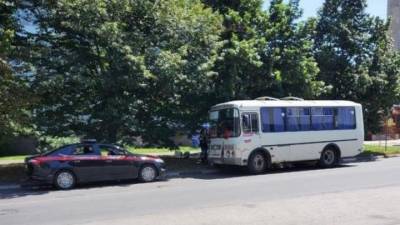 Пассажир с ножом устроил бойню в азовском автобусе - vesti.ru - Ростовская обл.
