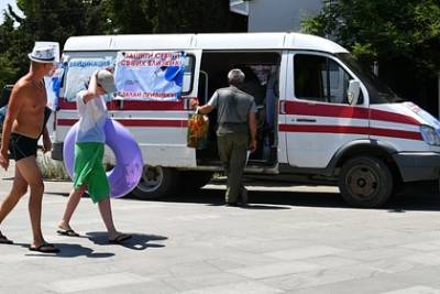 Антон Лясковский - В Крыму задумались о введении обязательной вакцинации для туристов - lenta.ru - Россия - Крым - Краснодарский край