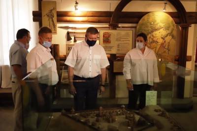 Николай Любимов - Любимов пообещал помочь Ряжскому музею в расширении экспозиции - rzn.mk.ru