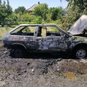 В Запорожской области во время движения вспыхнул «ВАЗ»: авто выгорело дотла. Фото - reporter-ua.com - Запорожская обл. - Запорожье