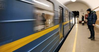 В Киеве из-за падения человека под поезд остановили "красную" линию метро - dsnews.ua - Украина - Киев