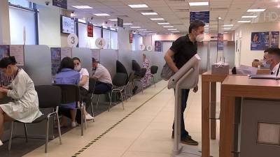 Банк ВТБ объявил о начислении 10% к сумме, которая выделяется родителям школьников - 1tv.ru - Россия