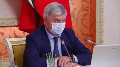 Александр Гусев - Воронежский губернатор удивился недоверию социальных работников к вакцине от ковида - vestivrn.ru - Воронеж