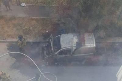 В Дзержинском районе Волгограда рядом со школой сгорел минивэн - volg.mk.ru - Волгоград