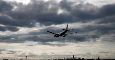 Самолет совершил экстренную посадку в аэропорту в Болгарии - ren.tv - Болгария - Бургас