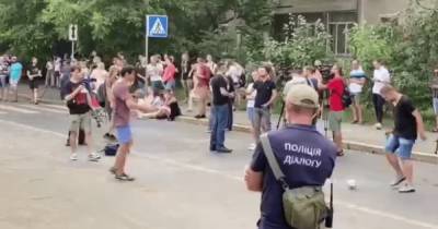 Арсен Аваков - Сергей Стерненко - "Музыка, танцы, игры с мячом": под зданием МВД празднуют отставку Авакова (фото, видео) - focus.ua - Украина - Киев