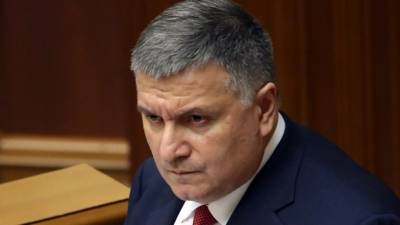 Владимир Зеленский - Петр Порошенко - Арсен Аваков - Точка невозврата: что ждет Зеленского после ухода Авакова? - 5-tv.ru - Украина