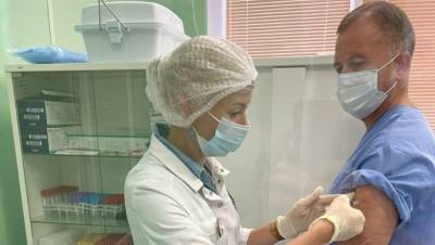 Дмитрий Лисовец - Глава комздрава Петербурга ревакцинировался "Спутником V" - dp.ru - Россия - Санкт-Петербург