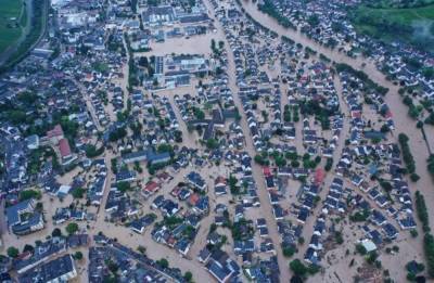 В ФРГ власти заявили о 1,3 тыс. пропавших без вести из-за наводнения - znak.com - Germany