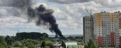 В Кемерово горит частный дом в жилом секторе за ЖК «Серебряный бор» - runews24.ru - Россия - Кемеровская обл. - Кемерово