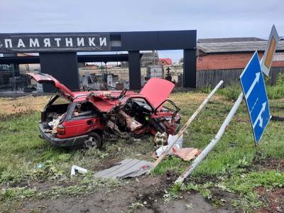 День ДТП в Тюмени: погибли муж с женой, экскаватор сбил женщину, столкнулись 2 автобуса - znak.com - Тюмень - Тюменская обл. - Курган - район Исетский